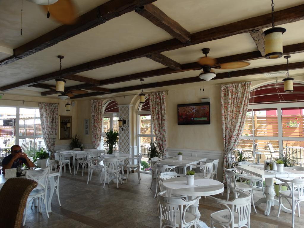 The Step Family Hotel Pantai Sunny Luaran gambar